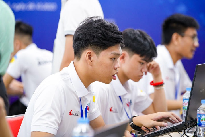 Sôi nổi vòng Chung khảo cuộc thi "Sinh viên với An toàn thông tin ASEAN 2023" tại HUTECH 92