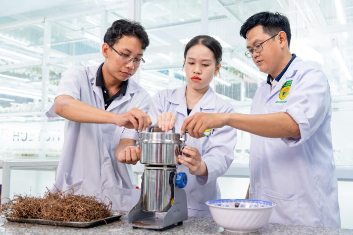 [Hướng nghiệp 2026] Công nghệ sinh học - Ngành học dành cho người thích khám phá sự sống: Học gì và học như thế nào? 26