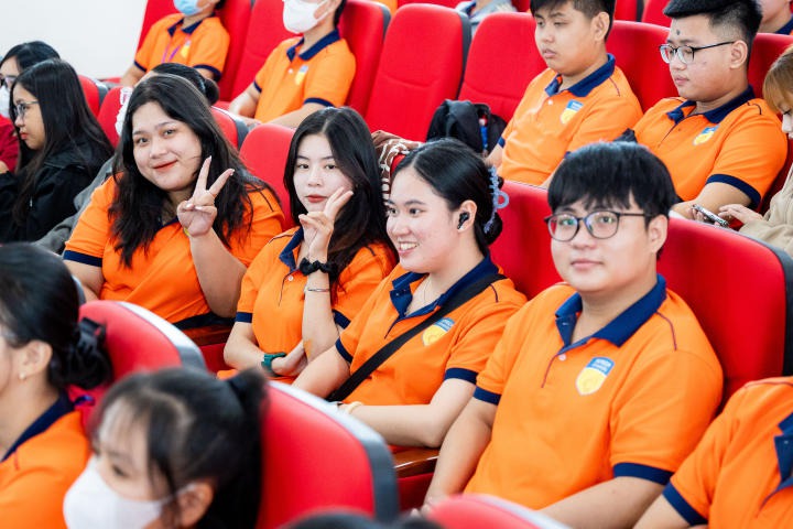 Sinh viên HUTECH tìm hiểu các vấn đề răng miệng và cách chăm sóc cùng chuyên gia 12