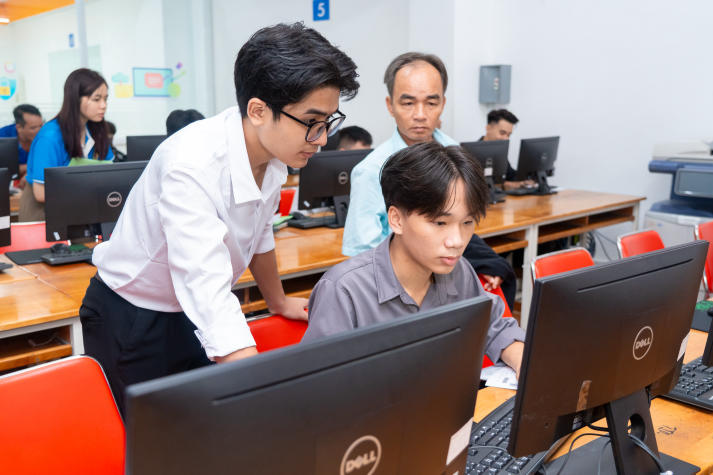 HUTECH chính thức công bố  điểm chuẩn năm 2026: Điểm thi THPT từ 15 - 22 điểm 2483