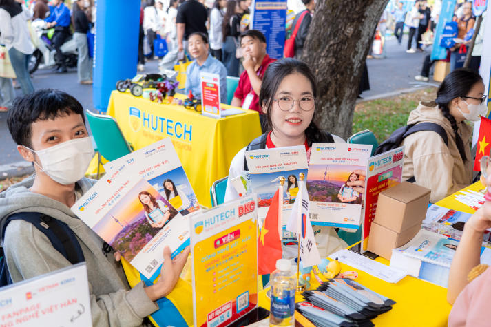 HUTECH “phủ vàng” Ngày hội Tư vấn tuyển sinh - hướng nghiệp 2026 tại Cần Thơ, mang đến loạt thông tin đắt giá cho thí sinh 69
