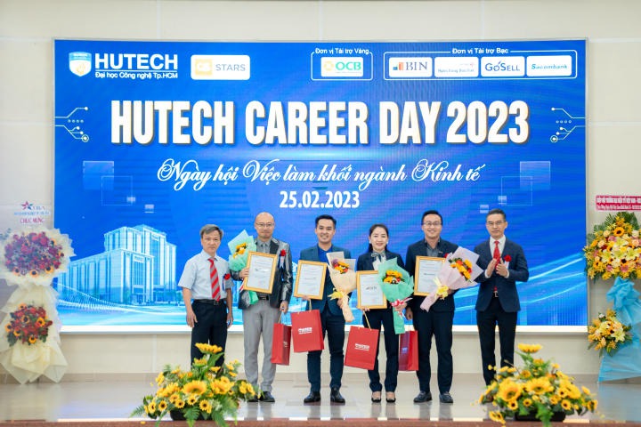 66 doanh nghiệp “đổ bộ” HUTECH Career Day 2023 mang đến hơn 4.800 đầu việc cho sinh viên 46