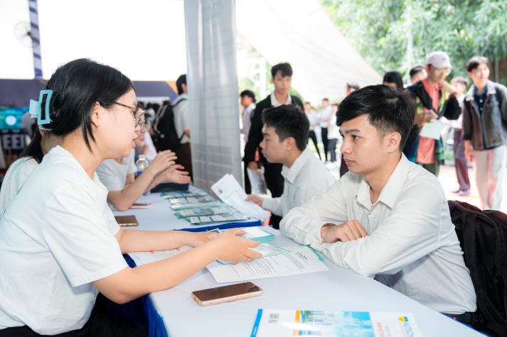 [Video] Giảng đường "không sách vở": Sinh viên HUTECH học nghề từ chuyên gia đến doanh nghiệp 51