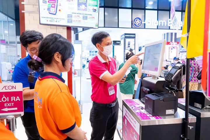 Sinh viên Khoa Nhật Bản học tích luỹ kiến thức thực tế hữu ích từ chuyến tham quan Trung tâm mua sắm AEON Bình Tân 95
