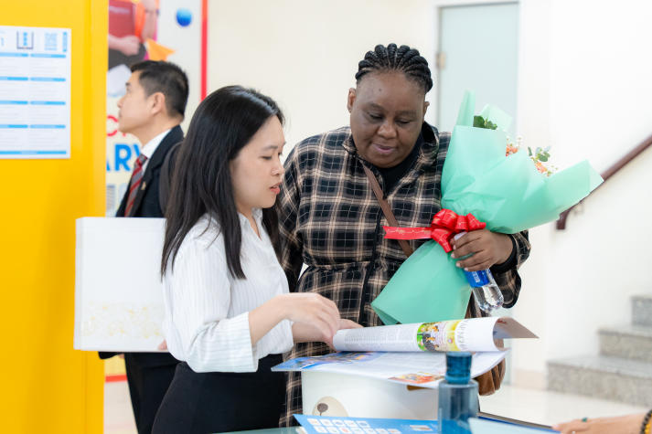 Đại sứ Nam Phi thăm HUTECH, hướng đến mở rộng hợp tác đào tạo và trao đổi sinh viên 65