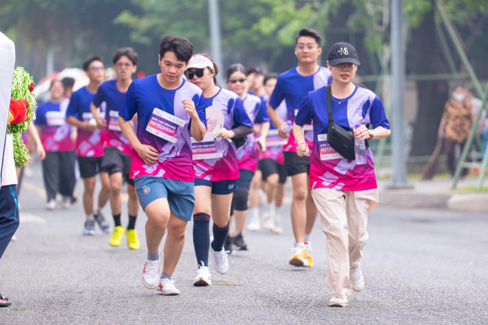 Gần 1.000 vận động viên HUTECH lan tỏa yêu thương cùng Giải chạy “Bước chạy Sống khoẻ” 86