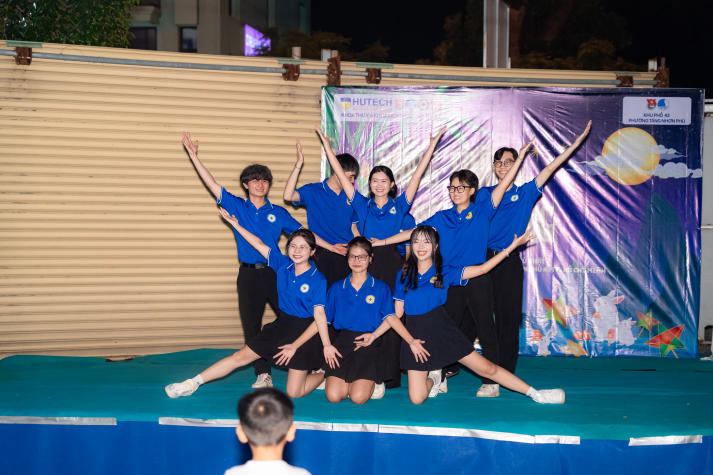 Sinh viên Khoa Thú y và hành trình thắp sáng “Vầng trăng tuổi thơ” 2025 134