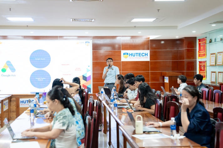 Giảng viên Khoa Marketing - Kinh doanh quốc tế cập nhật kiến thức về thuật toán xếp hạng và tối ưu điểm chất lượng trong SEM 20