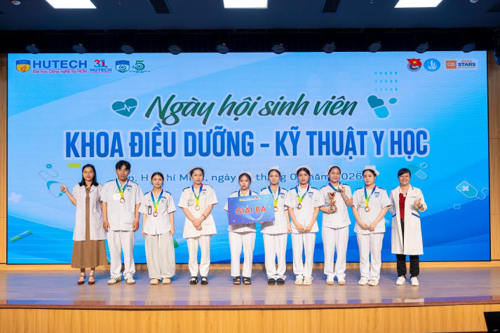 “Chạy trạm” cấp cứu, sinh viên Khoa Điều dưỡng - Kỹ thuật y học luyện bản lĩnh xử trí tình huống y khoa 126