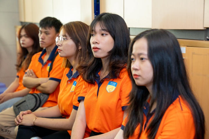 Sinh viên Khoa Tài chính Thương mại tham quan thực tế tại Ngân hàng Shinhan 82