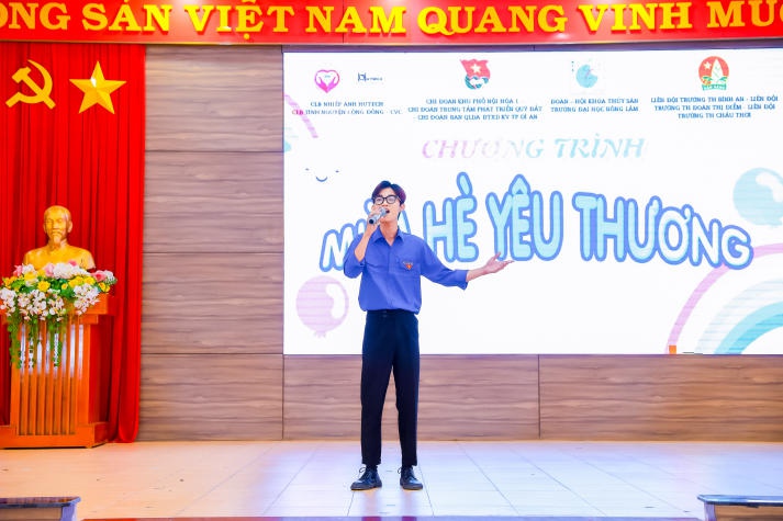 CLB Nhiếp ảnh và CLB Tình nguyện cộng đồng chung tay mang “Mùa hè yêu thương” đến với các em nhỏ 70