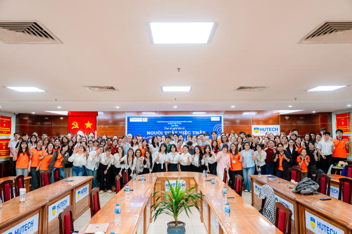 Nghe chuyện nghề, sinh viên Tâm lý học HUTECH tiếp thêm lửa nhiệt huyết theo đuổi đam mê 121