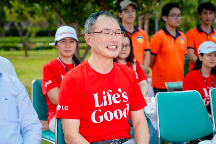 Tree Planting Ceremony in Partnership Between HUTECH and LG Electronics 44