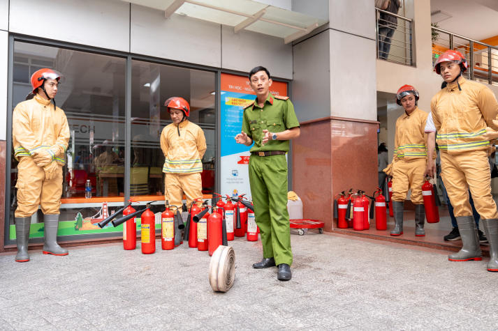 [Video] HUTECH tổ chức diễn tập PCCC & CNCH: Nâng cao năng lực ứng phó, bảo đảm an toàn học đường 48