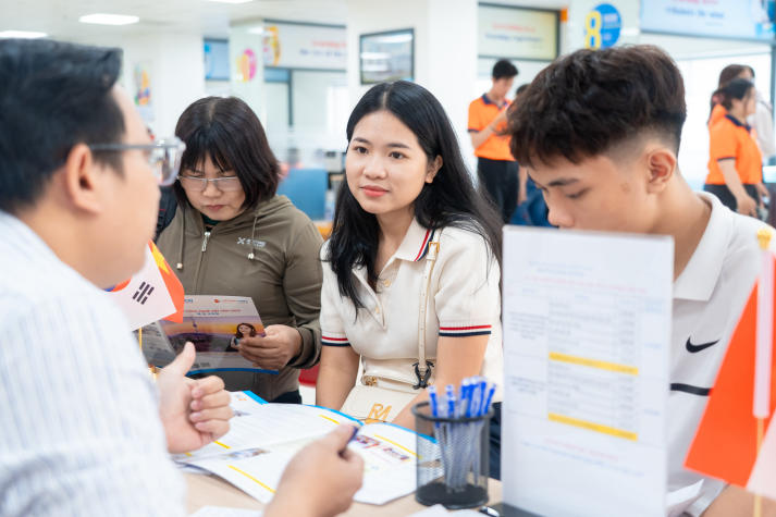 Ấn tượng ngày nhập học: HUTECH chào đón tân sinh viên bằng sự chuyên nghiệp và nhiệt tình 83