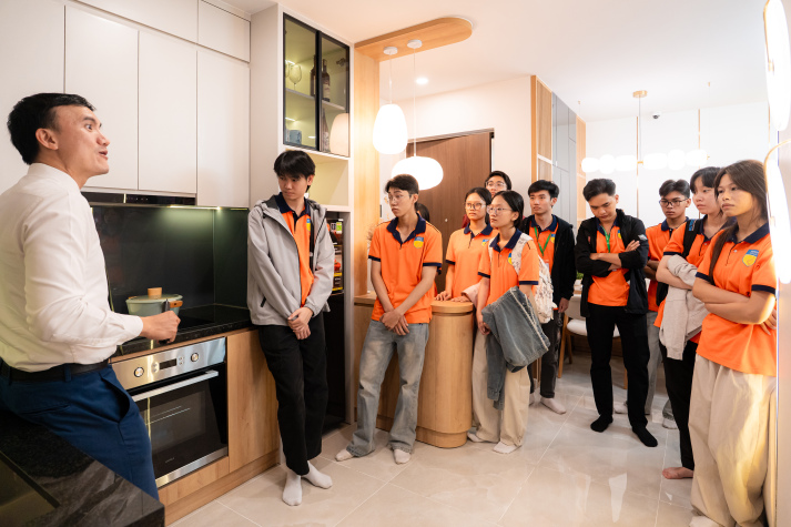 Sinh viên Khoa Kiến trúc - Xây dựng tiếp cận thực tiễn kiến trúc và thiết kế nội thất tại BCONS 54