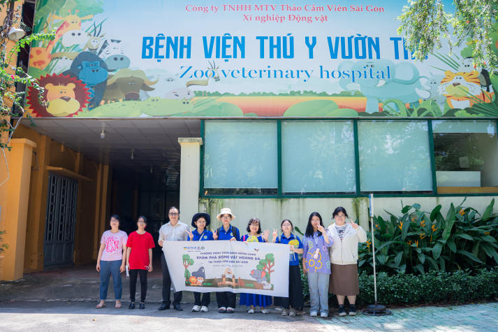 "Zoom in" cận cảnh lớp học ngoài trời tại Thảo Cầm Viên của sinh viên ngành Thú y 97