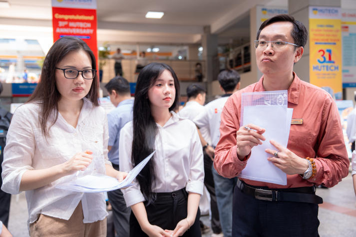 [Video] Hơn 77 dự án của sinh viên VKIT “đổ bộ” triển lãm poster với nhiều ý tưởng chạm thực tiễn 88