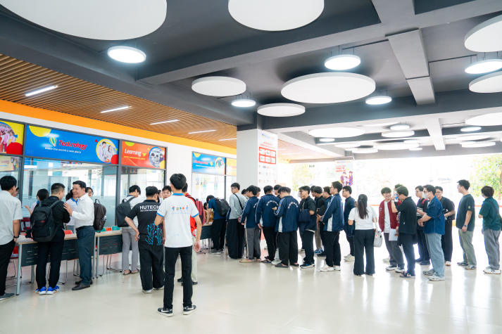 Nhiều tài năng công nghệ trẻ trong và ngoài nước đến HUTECH, đăng ký nhập cuộc Kỳ thi OLP, OlpAI, Procon, ICPC 2025 4