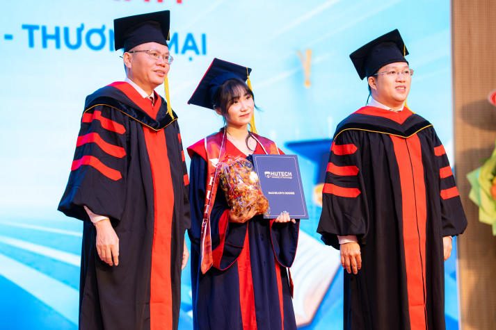 HUTECH vinh danh những gương mặt xuất sắc trong học tập và rèn luyện tại Lễ trao bằng tốt nghiệp 34