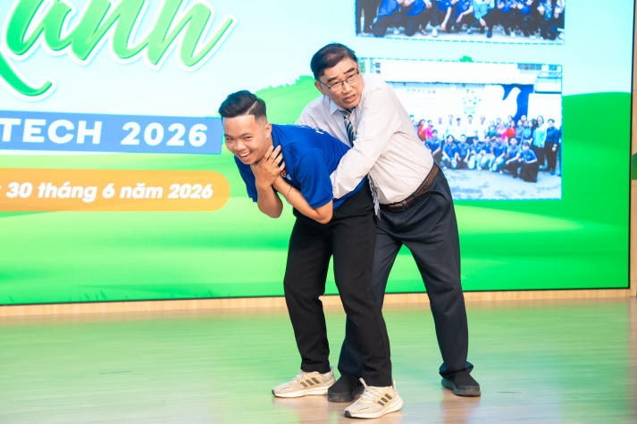 Gần 400 chiến sĩ Mùa hè xanh HUTECH 2026 vững vàng hành trang trước ngày ra quân 43
