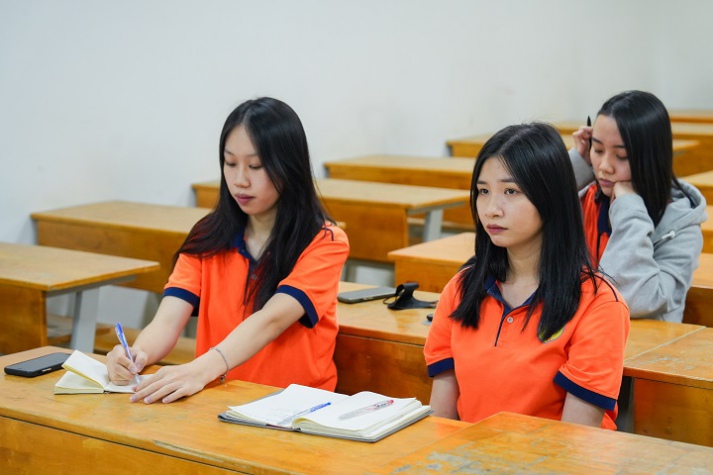 Students of the HUTECH Faculty of Korean Studies were preparing for their study abroad 17