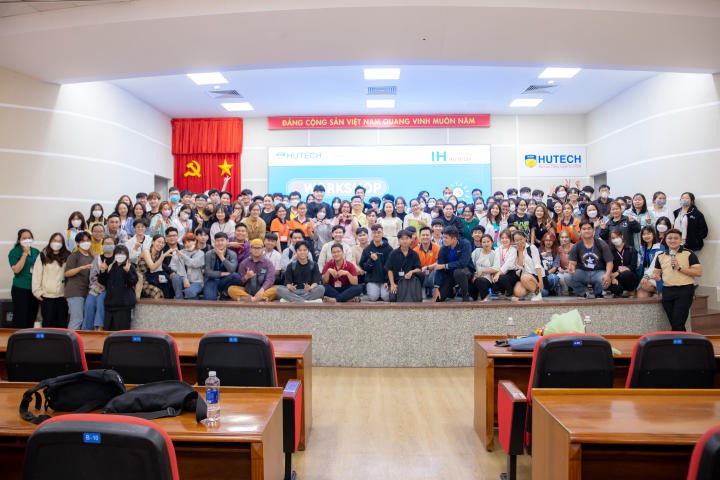 Viện Đào tạo Quốc tế training kỹ năng viết CV và tác phong chuyên nghiệp cho sinh viên 65