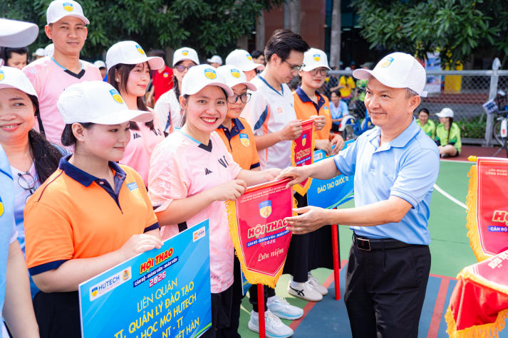 [Video] Bùng nổ tinh thần thể thao, Hội thao CB-GV-NV HUTECH 2026 khởi động mùa tranh tài rực lửa 115