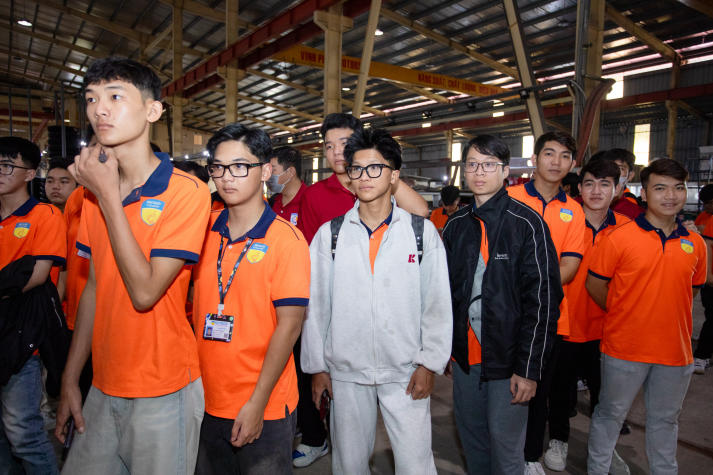 Sinh viên Viện Kỹ thuật tìm hiểu quy trình sản xuất ô tô tại Vĩnh Phát Motor 43