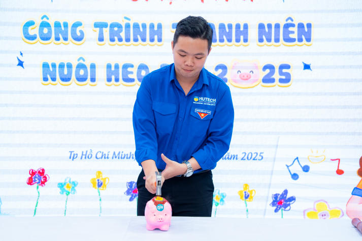 “Khui heo xinh” cùng Khoa Marketing - Kinh doanh quốc tế, thu hơn 21 triệu đồng cho hoạt động cộng đồng 79