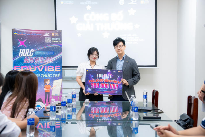 Trao giải cuộc thi “EDUVIBE - Lan tỏa tri thức trẻ”, ghi nhận nhiều nỗ lực của sinh viên Khoa Quản trị kinh doanh 213