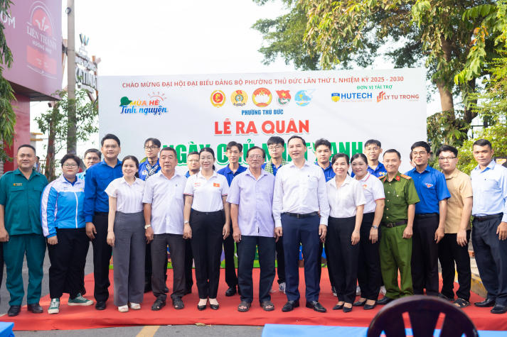 Mùa hè xanh HUTECH 2025: Gặp gỡ gia đình có công với cách mạng và xây dựng không gian sống an toàn - sạch - đẹp 201