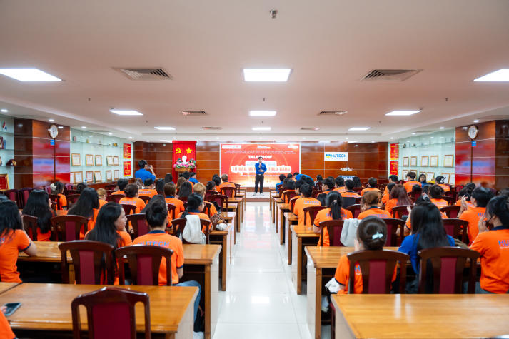 Sinh viên Marketing - Kinh doanh quốc tế củng cố lý tưởng qua Talkshow “Tự hào, vững tin theo Đảng” 59