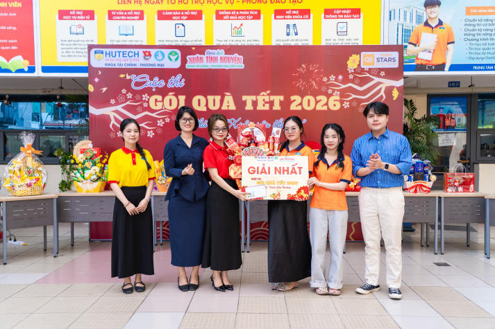 [Ảnh] Tuổi trẻ Khoa Tài chính - Thương mại gói trọn yêu thương trong những phần quà Tết 63