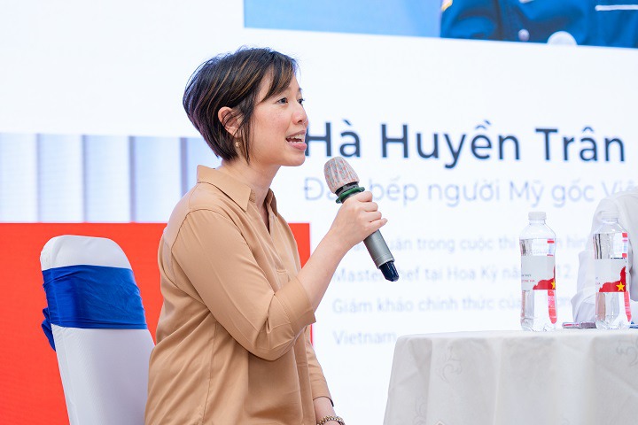 [Video] Vua đầu bếp Mỹ 2012 Christine Hà chia sẻ bí quyết thành công với nghề đầu bếp cho sinh viên HUTECH 28