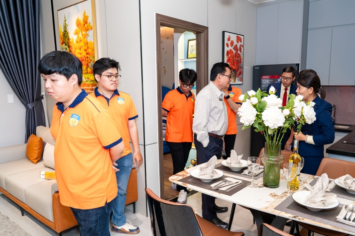 Sinh viên ngành Quản lý tài nguyên và môi trường khám phá mô hình phát triển bất động sản xanh tại BCONS 72