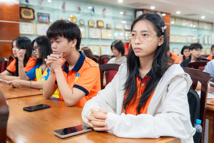 Gỡ “nút thắt” trên hành trình nghiên cứu khoa học của sinh viên Truyền thông - Thiết kế 45