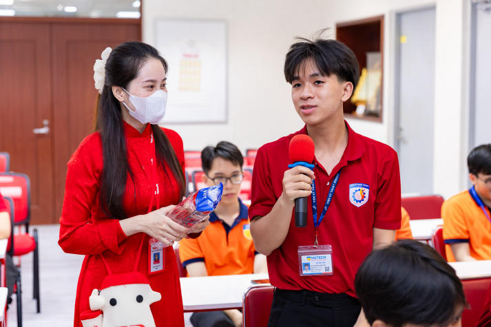 Sinh viên Viện Kỹ thuật tiếp cận quy trình sản xuất và công nghệ vi sinh tại Nhà máy Yakult Việt Nam 69