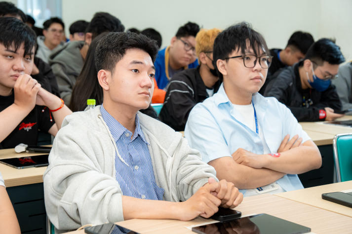 Sinh viên Công nghệ thông tin định hình lộ trình tương lai cùng Duy Luân Dễ Thương 33