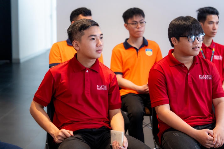 [Video] Giờ học giá trị của sinh viên ngành Công nghệ kỹ thuật ô tô, Công nghệ ô tô điện HUTECH tại showroom Audi lớn nhất Việt Nam 36