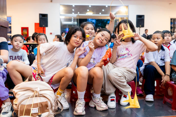 Thắp sáng đêm trăng yêu thương: Sinh viên Khoa Điều dưỡng - Kỹ thuật y học mang Trung thu đến với trẻ em Bình Thạnh 23