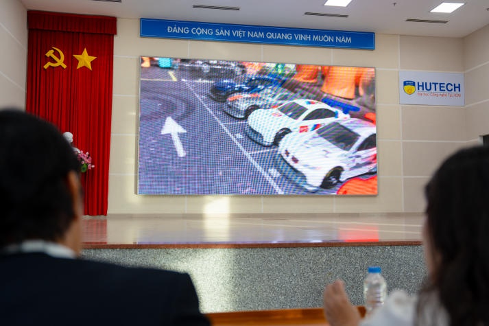 Sinh viên Quan hệ công chúng trình làng các video phóng sự và tỏa sáng tại Đêm tiệc "Dạ Huyền" 56