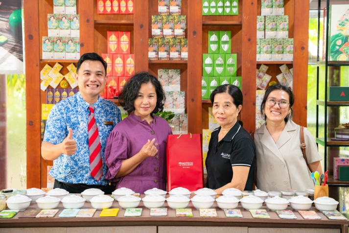 Sinh viên Công nghệ thực phẩm học từ trải nghiệm, hiểu sâu quy trình sản xuất socola Việt 4