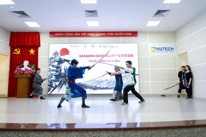 Sinh viên HUTECH nhập vai chiến binh Samurai Nhật Bản 90