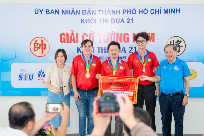 HUTECH xuất sắc giành giải Nhất đồng đội tại Giải Cờ tướng Nam Khối thi đua 21 năm học 2024-2025 73