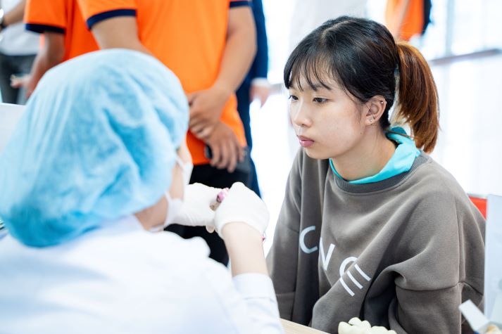 Sinh viên HUTECH tìm hiểu, thăm khám sức khoẻ răng miệng và giao lưu cùng ca sĩ Ngô Kiến Huy vào 12/6 tới 34