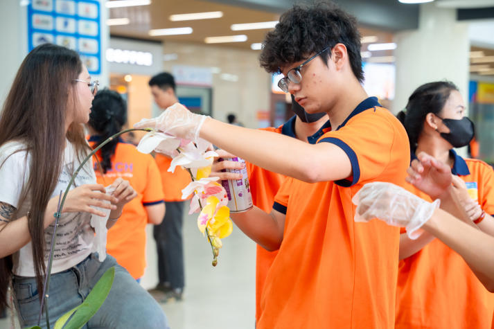 “Khoác áo mới” cho hoa lan: Hành trình sáng tạo của sinh viên Công nghệ sinh học 71