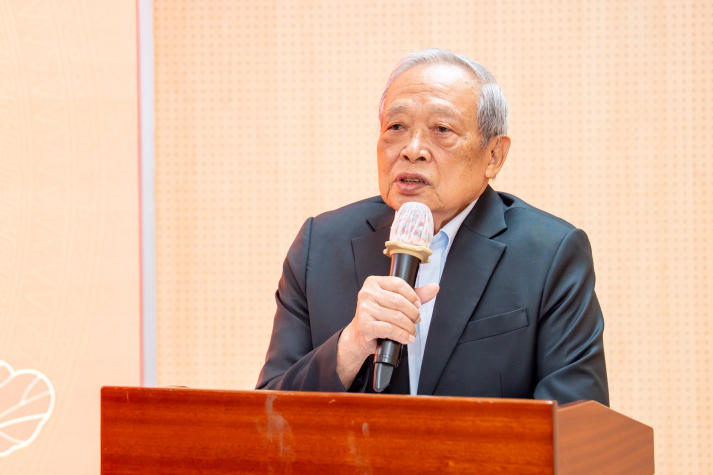 HUTECH trao tặng Huy hiệu 55 năm tuổi Đảng cho TS. Hồ Ngọc Bá 36