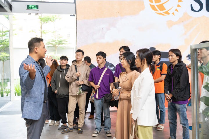 Sinh viên Thiết kế nội thất HUTECH tham quan thực tế tại Công ty Sun Life Việt Nam 23