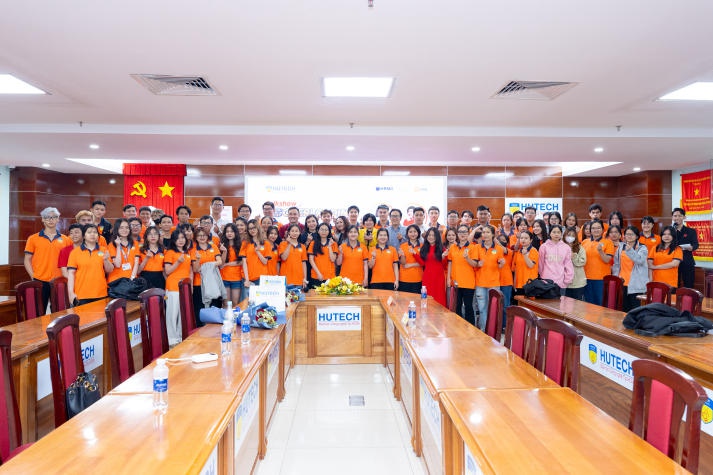 Sinh viên Khoa Quản trị kinh doanh HUTECH mở rộng hiểu biết về công việc và cuộc sống cùng chuyên gia 16
